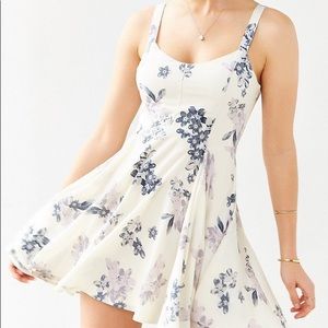 Urban Outfitters Margot Crepe Floral Day Dress Size Medium Spring Lined Corset